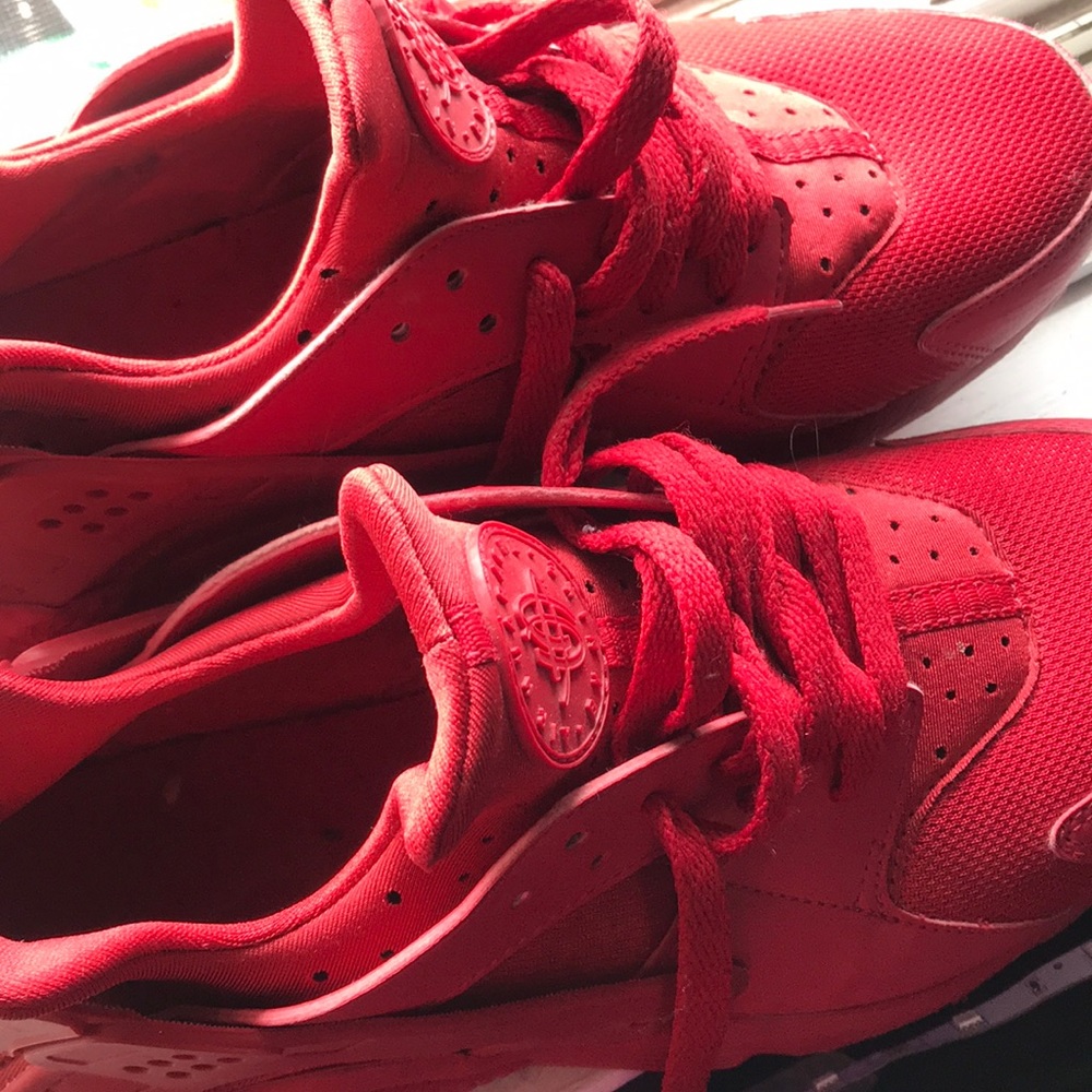 Red Huaraches (HOT SHOE)